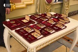 Володимир Зеленський нагородив представників кримськотатарського народу державними відзнаками