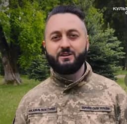 «Жест поваги із підтримки»: до Дня памʼяті жертв геноциду кримськотатарського народу українські артисти виконали народну пісню «Ey, güzel Qırım»