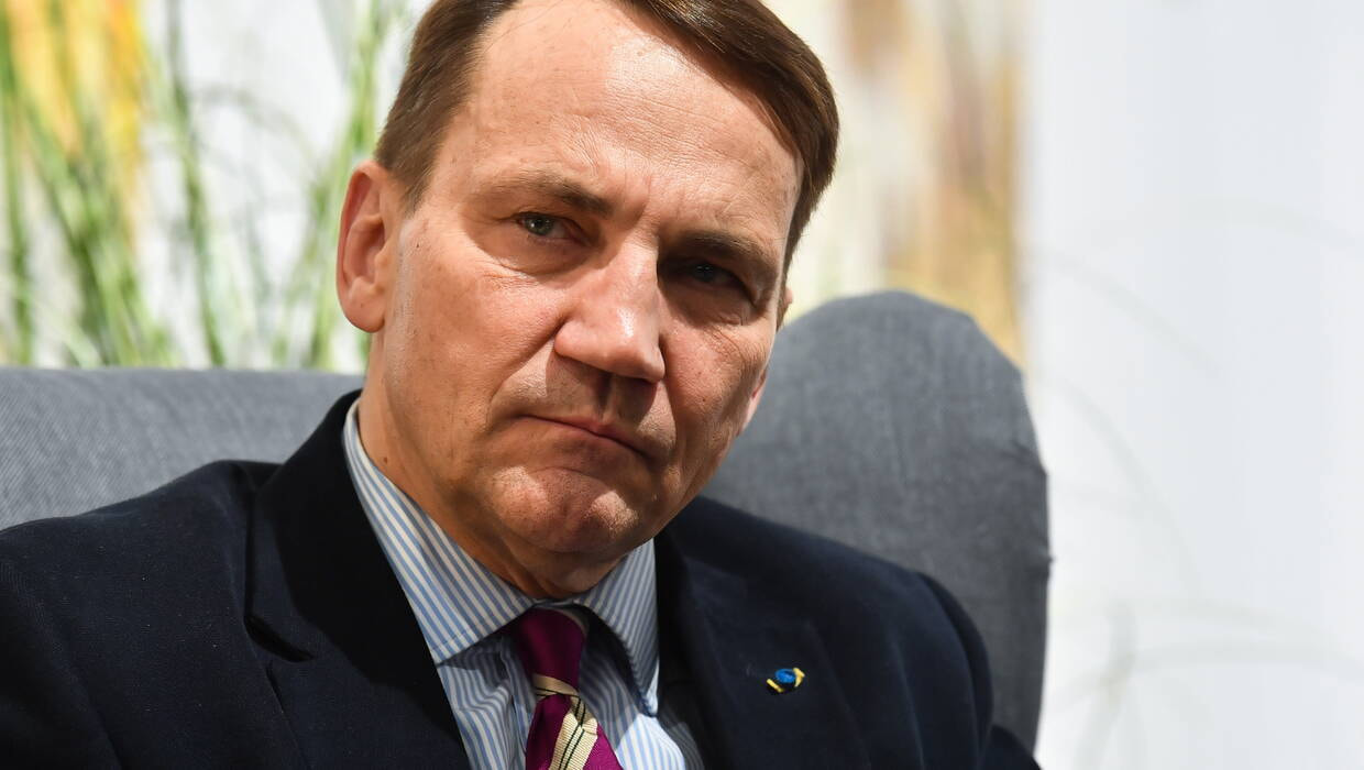 Глава МЗС Польщі Радослав Сікорський пропонує передати Крим під мандат ООН