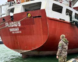 В Одеському порту арештовано російське судно, яке вивозило українське зерно через окупований Крим