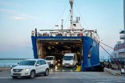 Генштаб ЗСУ підтвердив ураження двох поромів Керченської переправи