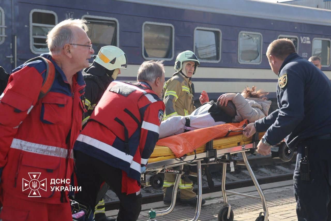 Російський дрон ударив по перону залізничного вокзалу в Дніпрі