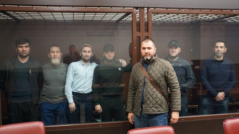 Загарбники продовжили термін утримання в СІЗО шістьом активістам з Бахчисараю